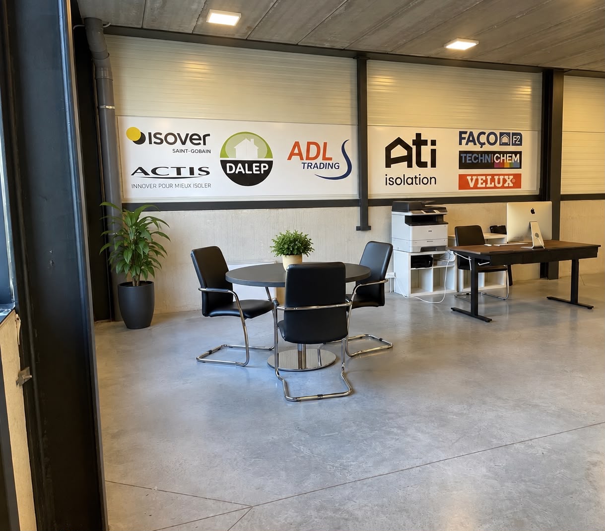 Mur des partenaires de Le Compagnon Jean : Isover Saint-Gobain, Actis, Dalep, ADL Trading, ATI isolation, Faço, Technichem et Velux